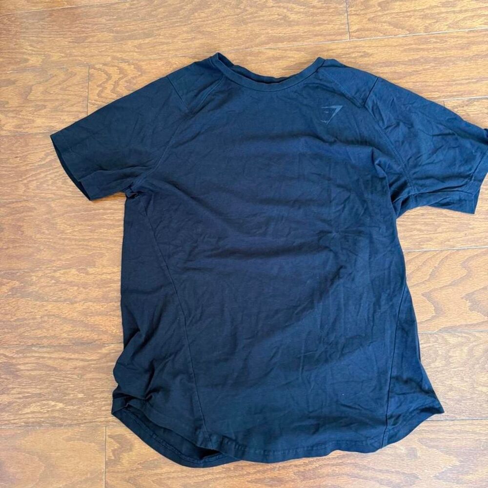 Gymshark Men's Black and Navy T-shirt